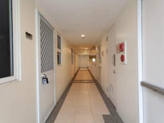 Family-Ready Skyline Retreat near BGC with Free Parking - 1