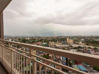 Family Escape Modern Retreat Skyline View Full Kitchen at Prisma close to BGC - Manila - 6