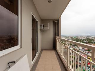 Family Escape Modern Retreat Skyline View Full Kitchen at Prisma close to BGC - Manila - 7
