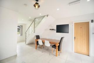 Spacious Countryside Barn House - - 3