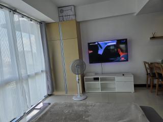 Cozy Corner Studio in McKinley Walk to Venice Mall - Manila - 0