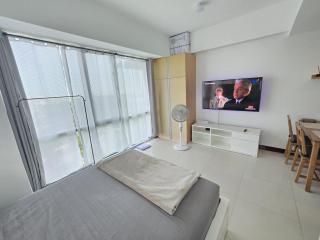 Cozy Corner Studio in McKinley Walk to Venice Mall - Manila - 4