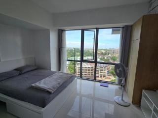 Cozy Corner Studio in McKinley Walk to Venice Mall - Manila - 1