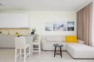Bright Apartment with Parking In the Center of Warsaw by Noclegi Renters - Warsaw - 0