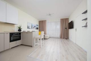 Bright Apartment with Parking In the Center of Warsaw by Noclegi Renters - Warsaw - 1