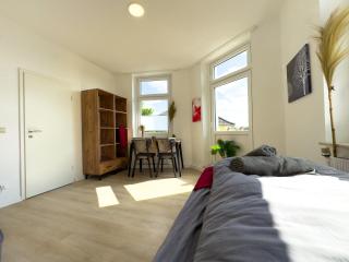 Serviceroom24 - Apartment 2 in Oberhausen WLAN - Smart-TV - 24-7 Check-in und Küche - Oberhausen - 1
