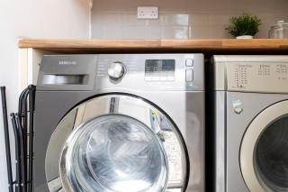 Hazel House Spacious 3BR Home Parking WiFi Contractor Friendly - Ifield - 7