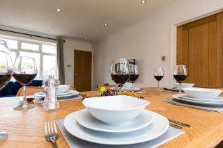 Hazel House Spacious 3BR Home Parking WiFi Contractor Friendly - Ifield - 6