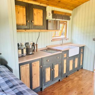 Stratford Bespoke Shepherd Hut - Snitterfield - 3