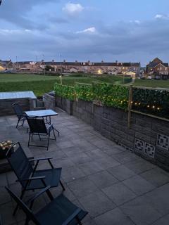 Carol's Place near Porthcawl, Margam Park, 3mins to M4 - Kenfig Hill - 6
