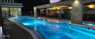 Holiday Beach Budapest Wellness Hotel with Sauna Park - Budapest - 0