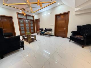 Islamabad Family Lodges Guest House - 1