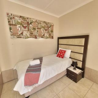 Effortless Gonubie River Escape - Rainbird BnB - East London - 5