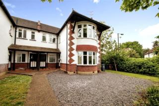 2 Bedroom Flat with Garden - Pinner - 0