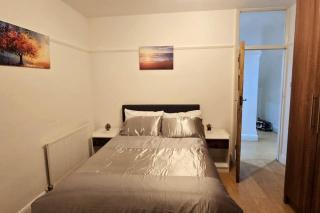 2 Bedroom Flat with Garden - Pinner - 5