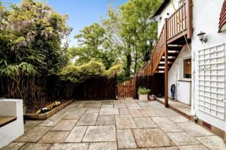 2 Bedroom Flat with Garden - Pinner - 2
