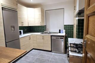 2 Bedroom Flat with Garden - Pinner - 1