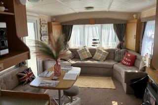 2-Bed Ingoldmells Caravan - Pet Friendly & Decking - Skegness - 9