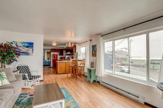 Quaint Rockaway Beach Gem Walk to Shore! - Rockaway Beach - 4