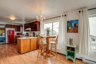 Quaint Rockaway Beach Gem Walk to Shore! - Rockaway Beach - 2
