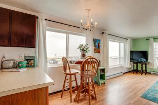 Quaint Rockaway Beach Gem Walk to Shore! - Rockaway Beach - 1