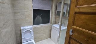 2 Bedroom Flat with Garden - Pinner - 7