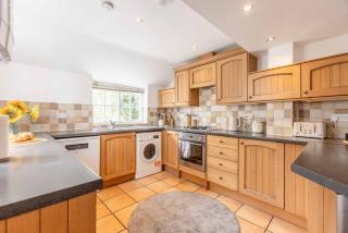 Charming 3BR Cottage Near Windsor and Sights - Datchet - 3