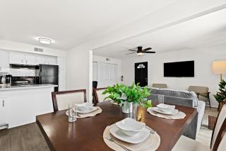 Charming & Spacious 1BR Upper Flat in Royal Oak - Royal Oak - 9