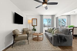 Charming & Spacious 1BR Upper Flat in Royal Oak - Royal Oak - 2