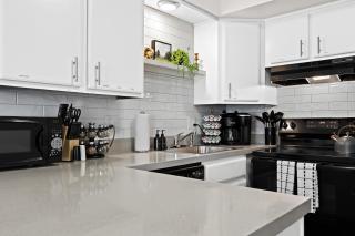 Charming & Spacious 1BR Upper Flat in Royal Oak - Royal Oak - 1
