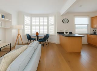 2 Bed Flat by Richmond Park - 4