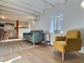 Impasse des Hirondelles by Miss K Conciergerie - - 0