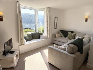 Coastal Escape River Views, Terrace & Parking - Dartmouth - 8