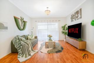 Quiet and Cozy house in Seaford Rise - 2