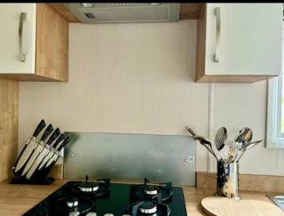 5 Minutes Walk From Beach , Accessible Pet Friendly Caravan With Hot Tub On Coastfields Holiday Village - Skegness - 2