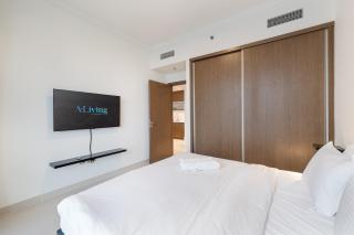 Brand new 1BR Stunning Beach View Emaar Beachfront - 4