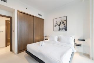 Brand new 1BR Stunning Beach View Emaar Beachfront - 5