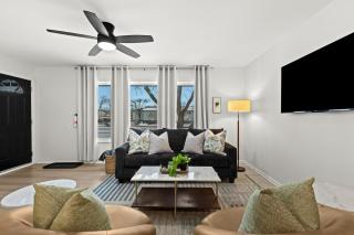 Stylish 1BR Upper Flat in Vibrant Royal Oak - Royal Oak - 0