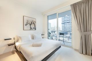 Brand new 1BR Stunning Beach View Emaar Beachfront - 8