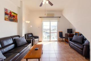 Spacious Larnaca Beach Apartment - Larnaca - 0