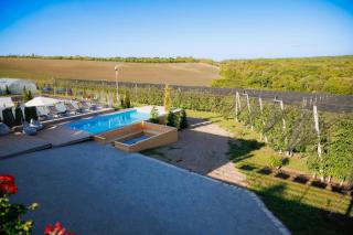 La Livadă - - 9