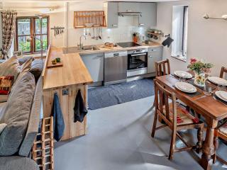 2 Bed in Cwmdu BN194 - Cwmdu - 2