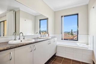 Pyramids Hideaway with Pool - Walk to Beach and The Cut Golf Course - Dawesville - 8
