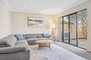 Pyramids Hideaway with Pool - Walk to Beach and The Cut Golf Course - Dawesville - 3