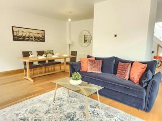 3Bedroom Modern house, Free Parkings, WiFi, Spacious, Near JR hospital and centre - Oxford - 9