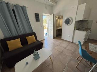 Blue central apt 10 min to the port/ wash machine - Laurio - 4