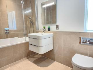 3Bedroom Modern house, Free Parkings, WiFi, Spacious, Near JR hospital and centre - Oxford - 5