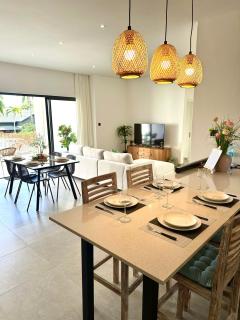 Modern 3BR Beachside Apt - 2 Mins to Pereybere Beach - Grand Baie - 0