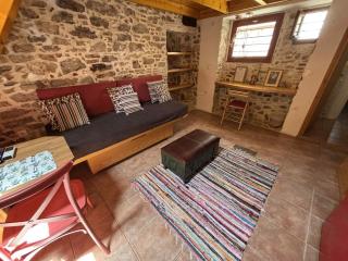 Lavrio stone house 5 min from the centre/port - Laurio - 5