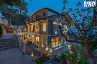 StayVista at The Ever House with Bonfire, Jacuzzi, Bathtub - - 8